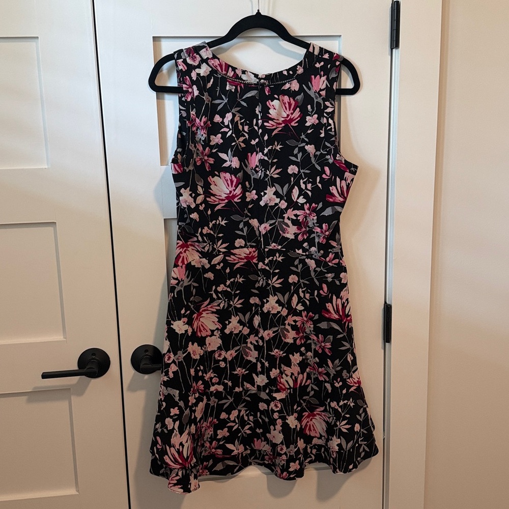 White House Black Market Floral Sleeveless Dress size 6 - Picture 4 of 5